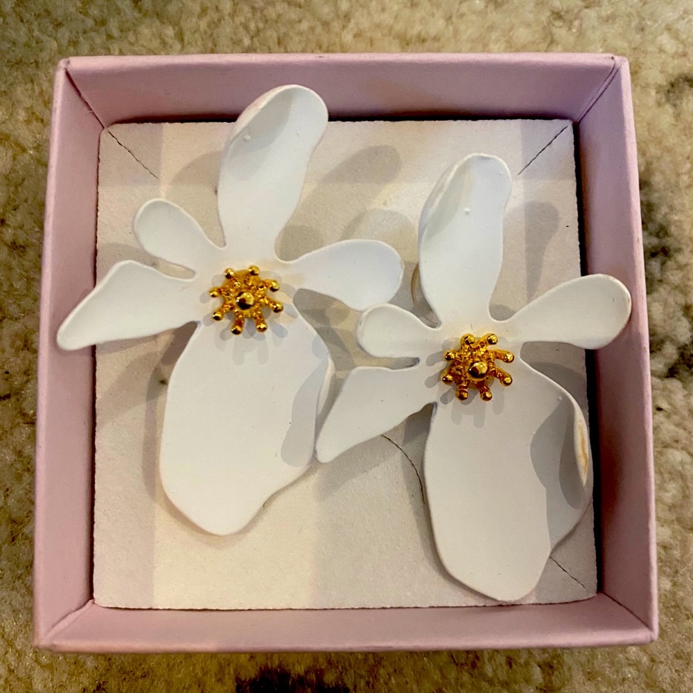 Linda Tahija floral earrings